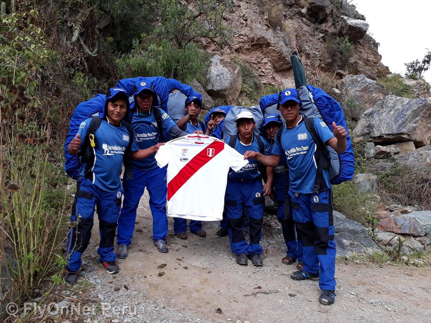 Album photos: Notre équipe supportant l'équipe de foot, Chemin Inca